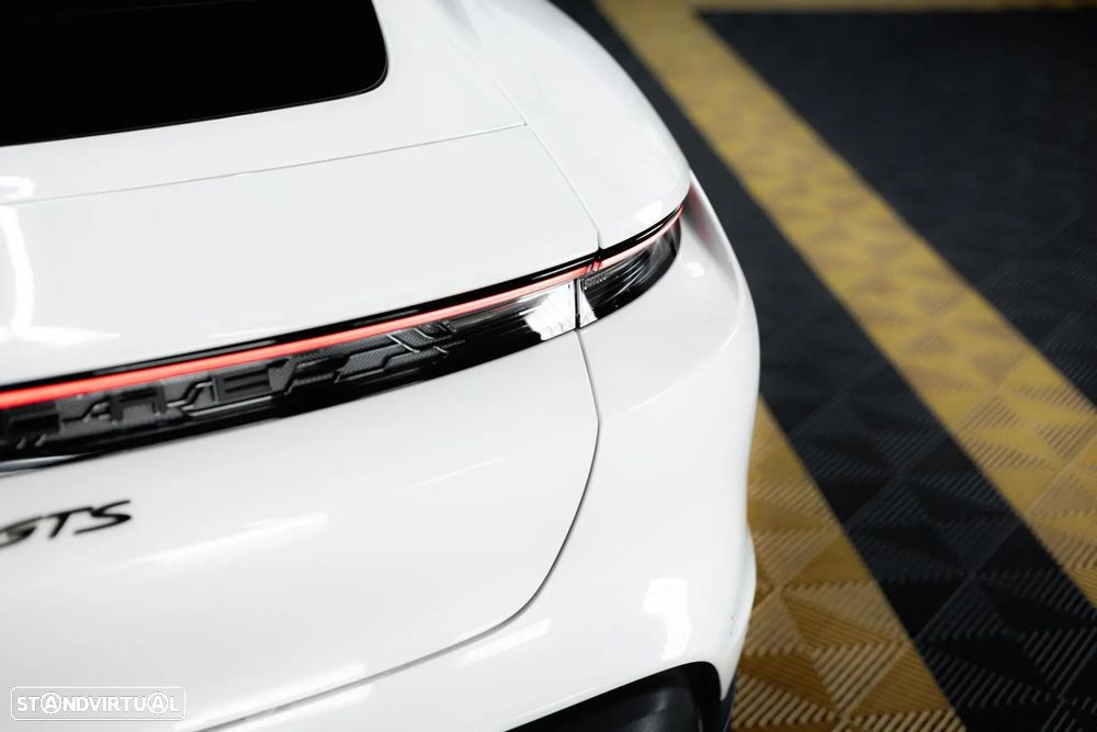 Porsche Taycan Sport Turismo GTS - 10