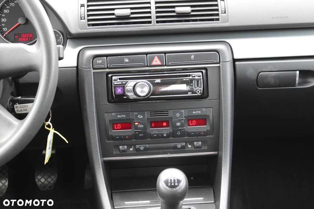 Audi A4 Limousine - 16