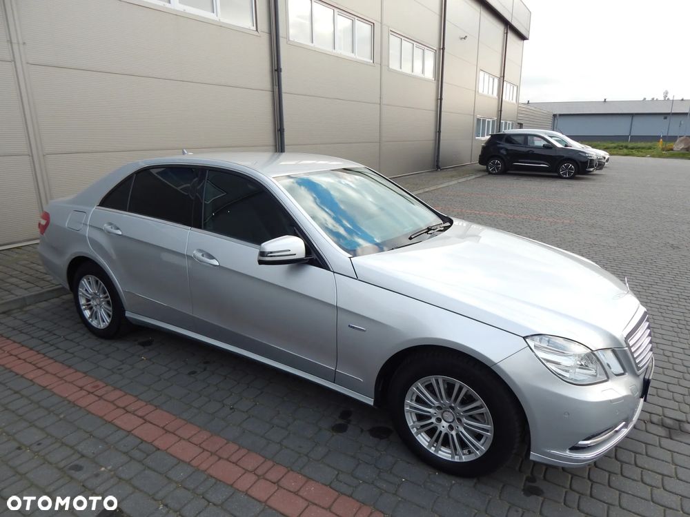 Mercedes-Benz E-Class 2012 photo 3