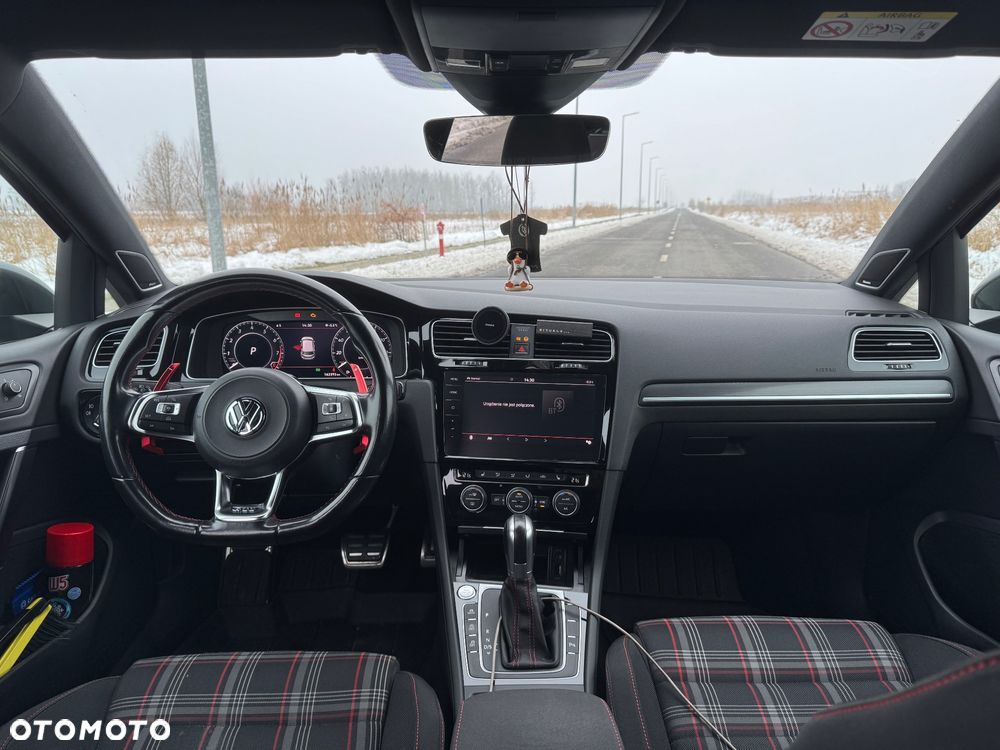 Volkswagen Golf - 10