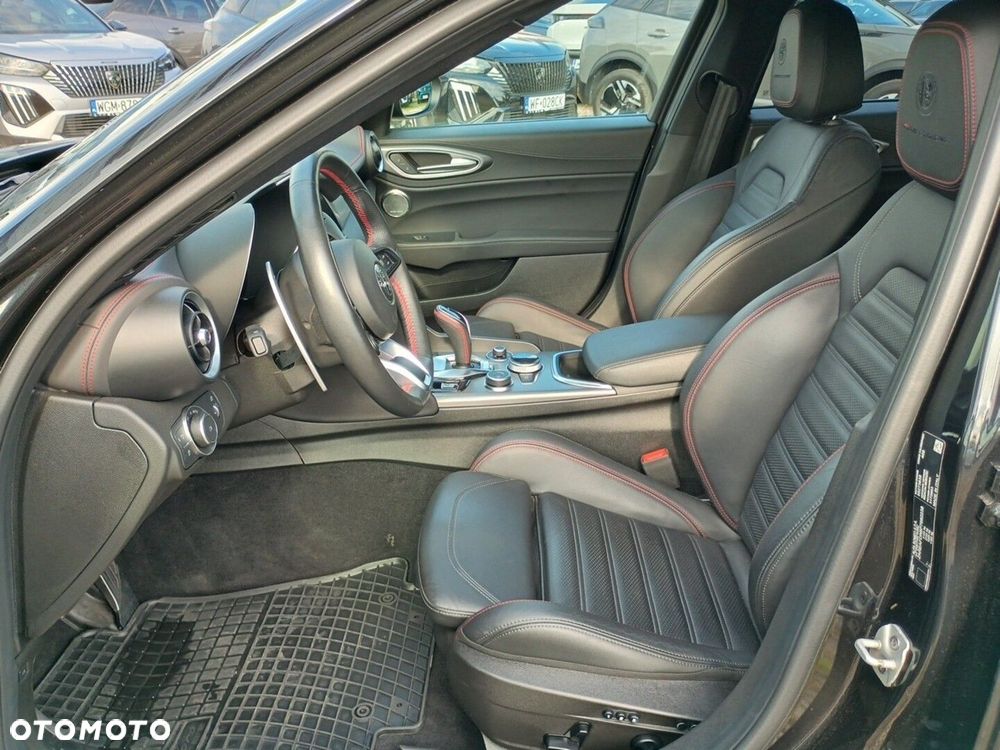 Alfa Romeo Giulia 2.0 Turbo Competizione Q4 - 10