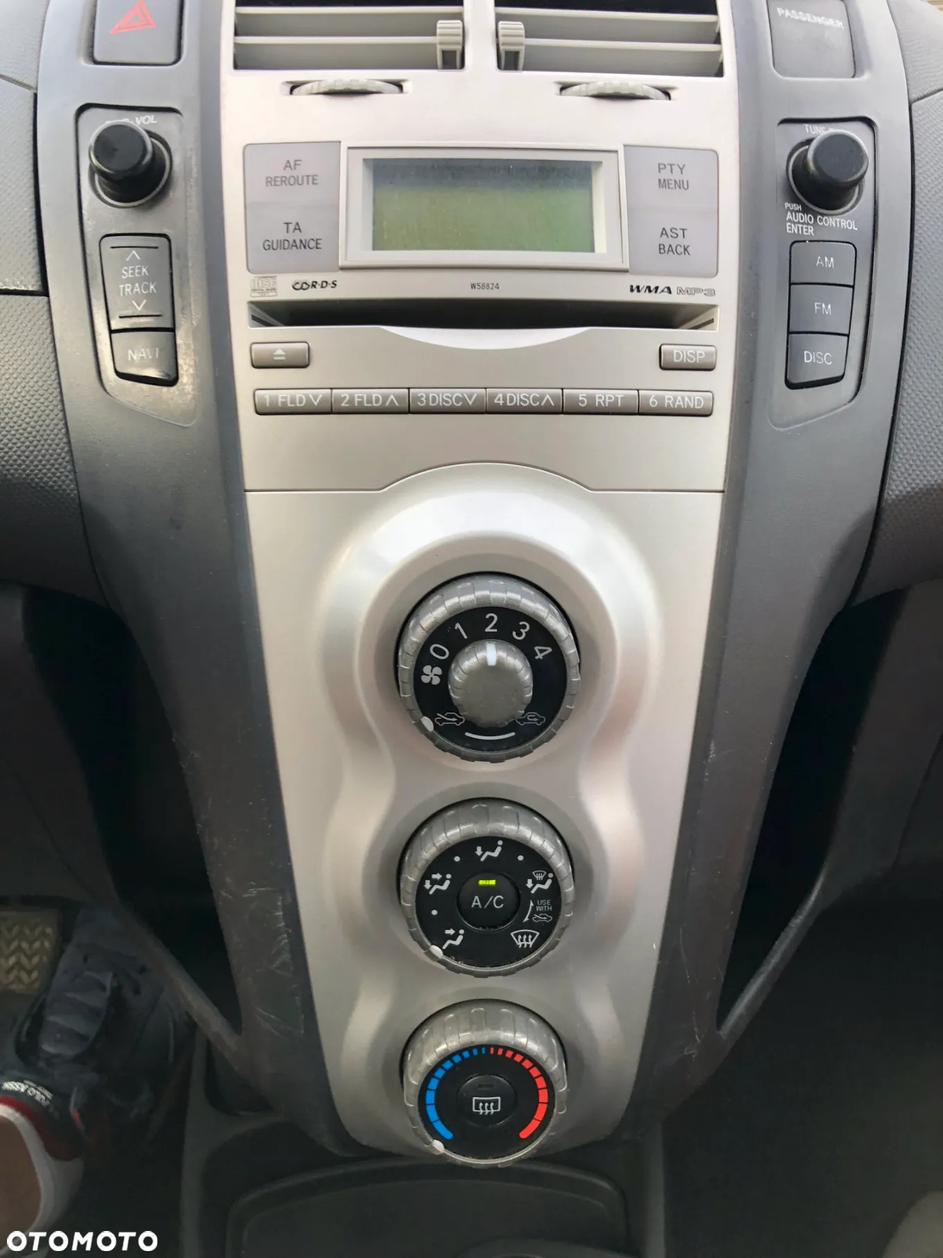 Toyota Yaris - 30