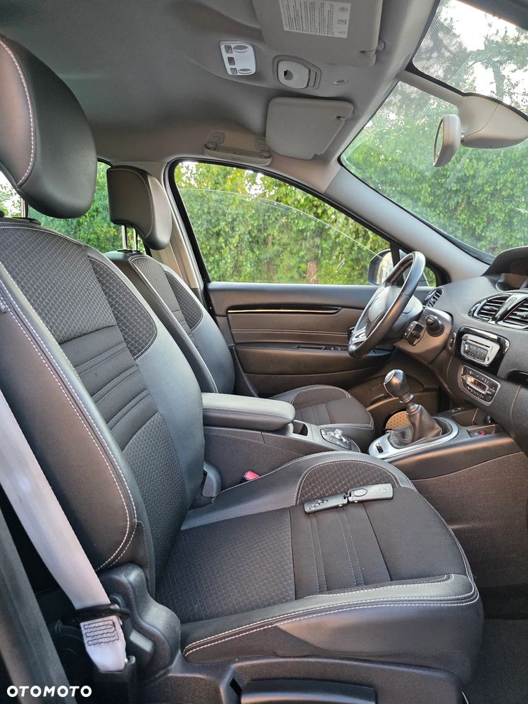 Renault Grand Scenic ENERGY TCe 115 Bose Edition - 28
