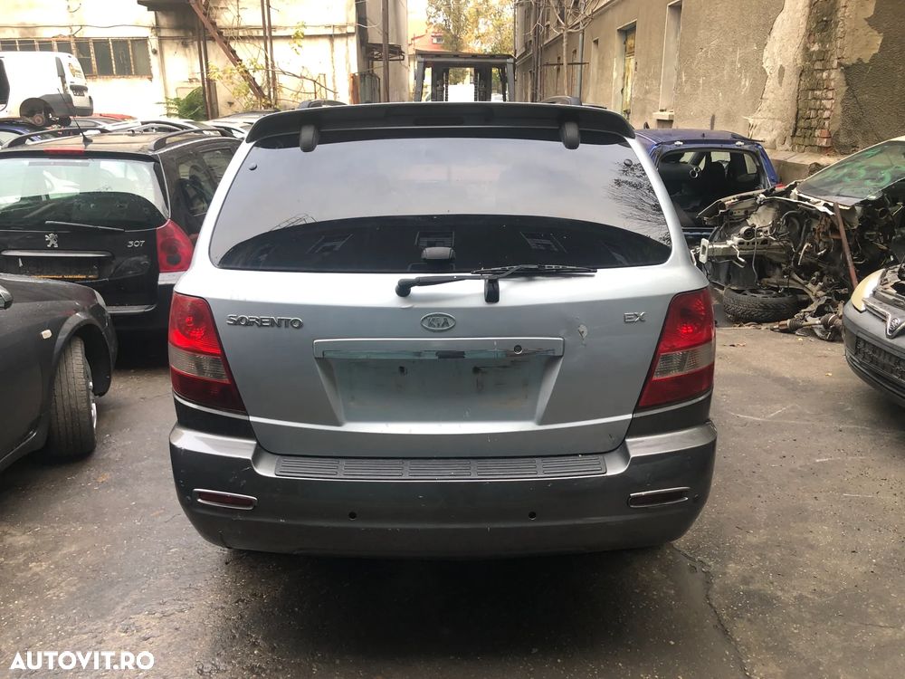 Dezmembrez Kia Sorento automat diesel 2005 - 3