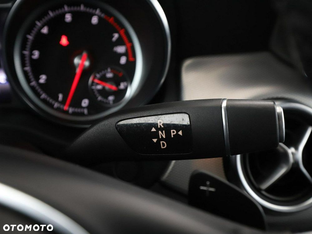 Mercedes-Benz GLA 200 7G-DCT Style - 32