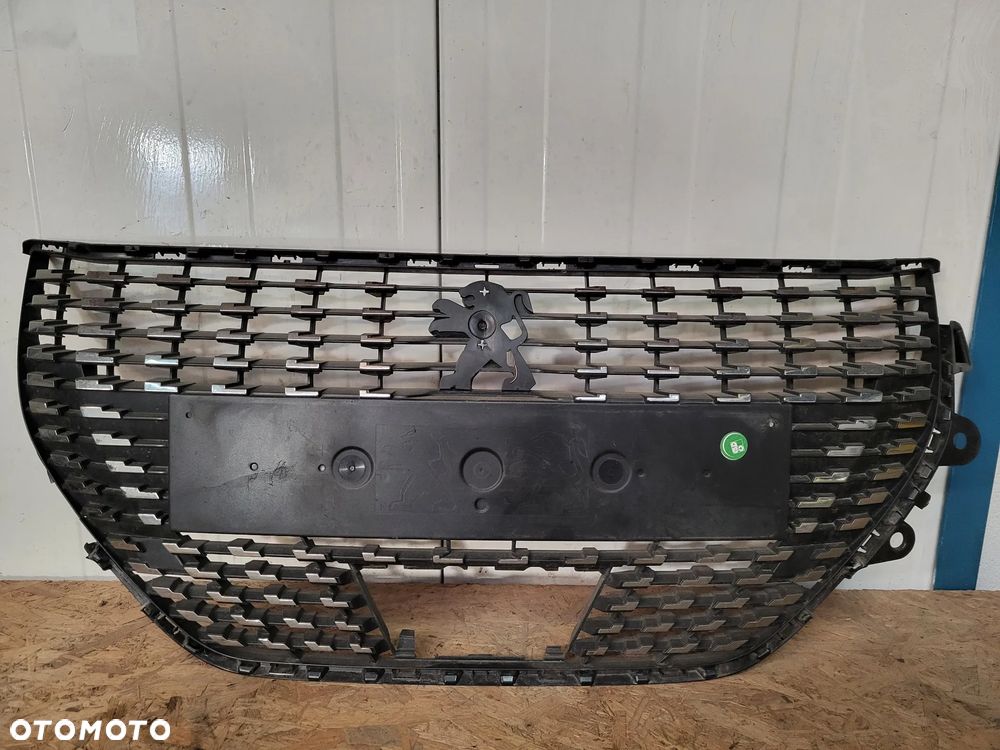 Grill atrapa zderzaka Peugeot 208 II - 1