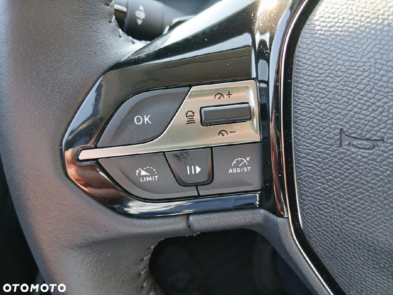 Peugeot 308 1.5 BlueHDi Allure S&S EAT8 - 17