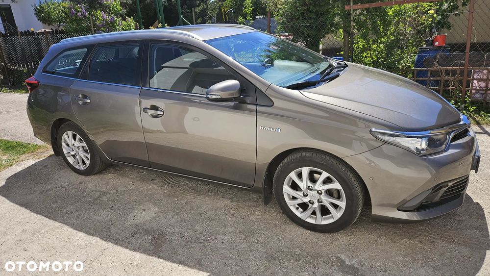Toyota Auris Hybrid 135 Prestige - 2