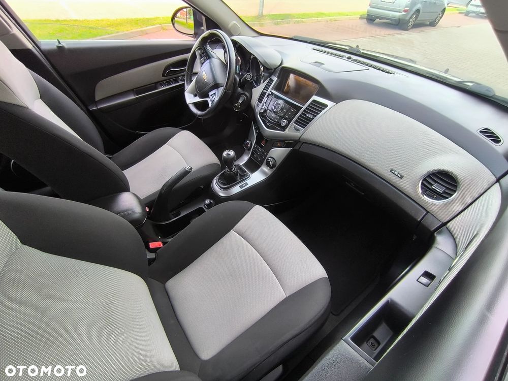 Chevrolet Cruze 1.8 LS - 23