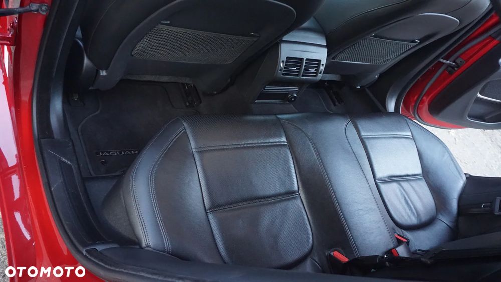 Jaguar XE 2.0 D180 S - 14