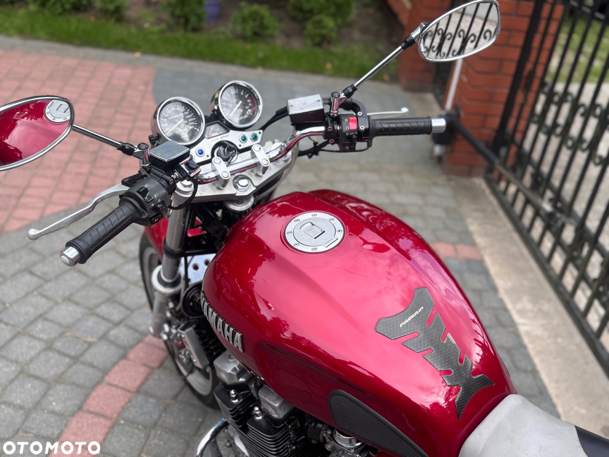 Yamaha XJR - 16