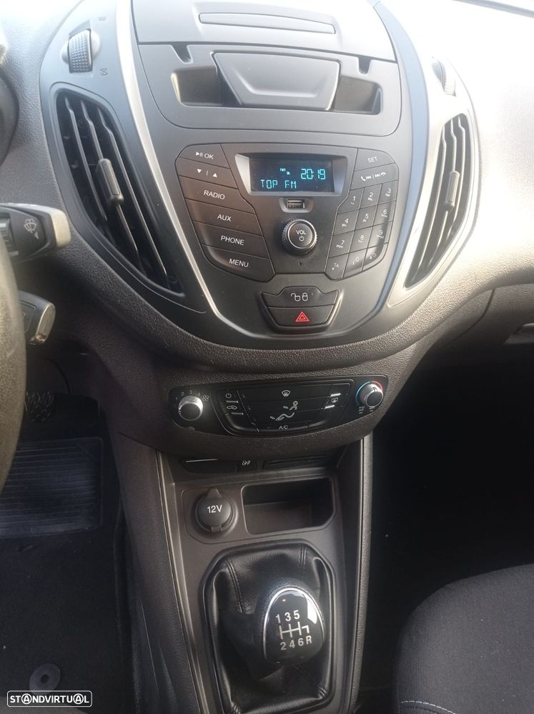 Ford Transit Courier - 11