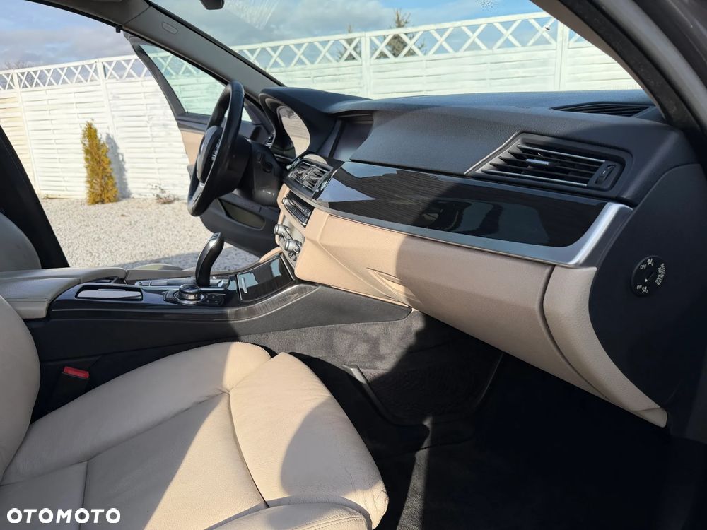 BMW Seria 5 525d - 23