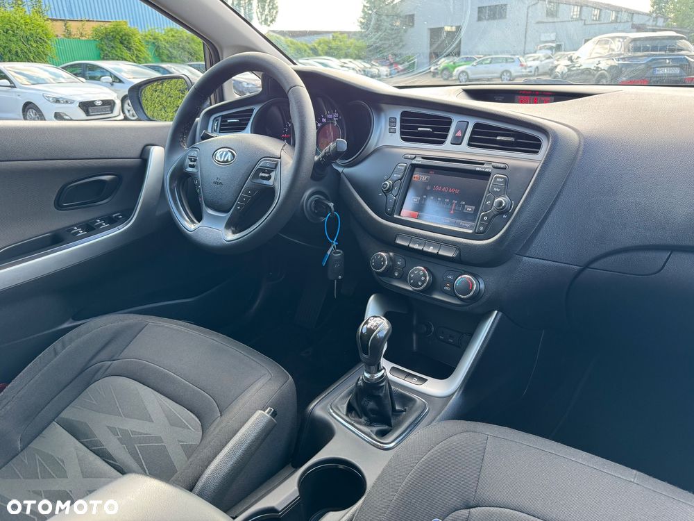 Kia Ceed 1.6 CRDi 128 ISG Fifa World Cup Edition - 13