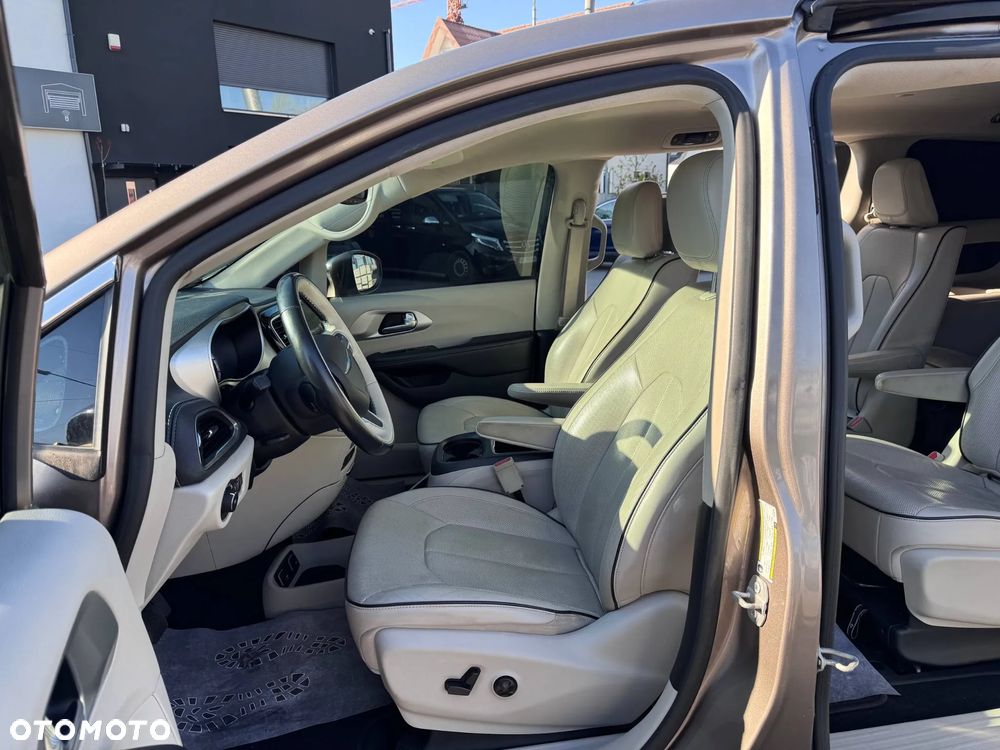 Chrysler Pacifica - 10