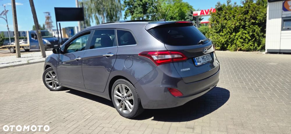 Hyundai i30 blue Kombi 1.6 GDi YES Gold - 10