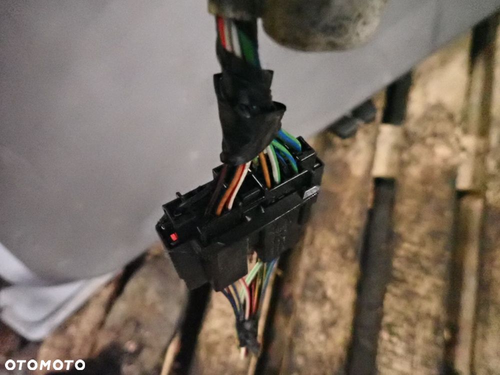 KLAPA TYŁ BAGAŻNIKA FORD FOCUS C-MAX 1.8 - 8