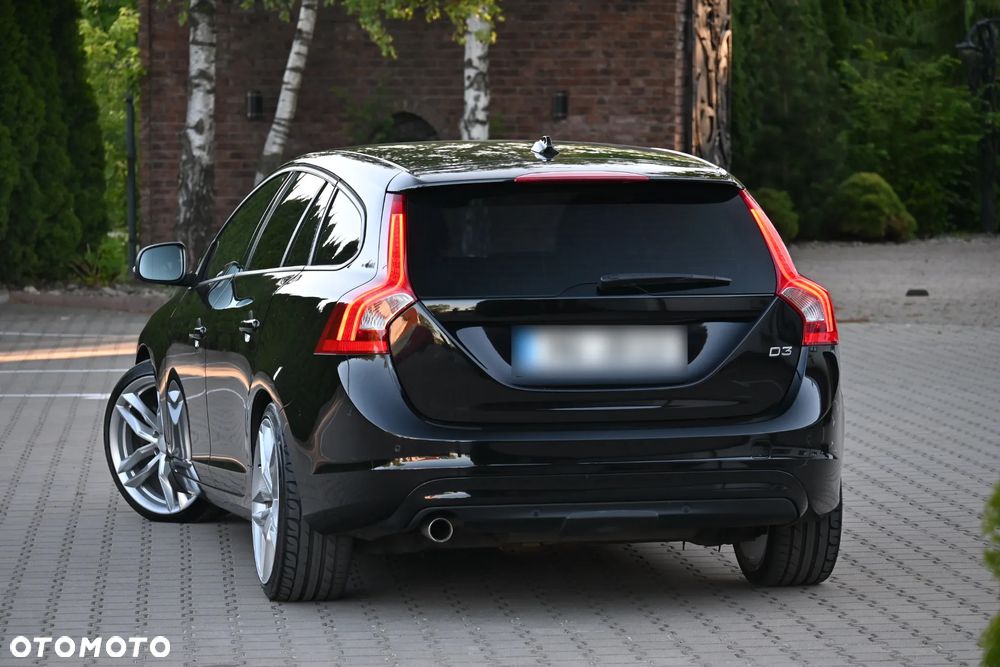 Volvo V60 D3 Geartronic Momentum - 23