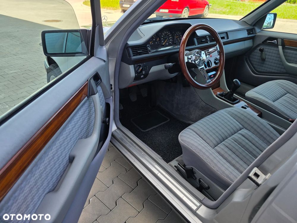 Mercedes-Benz W124 (1984-1993) - 17