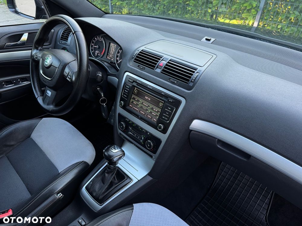 Skoda Octavia 2.0 TDI CR DPF DSG RS - 32