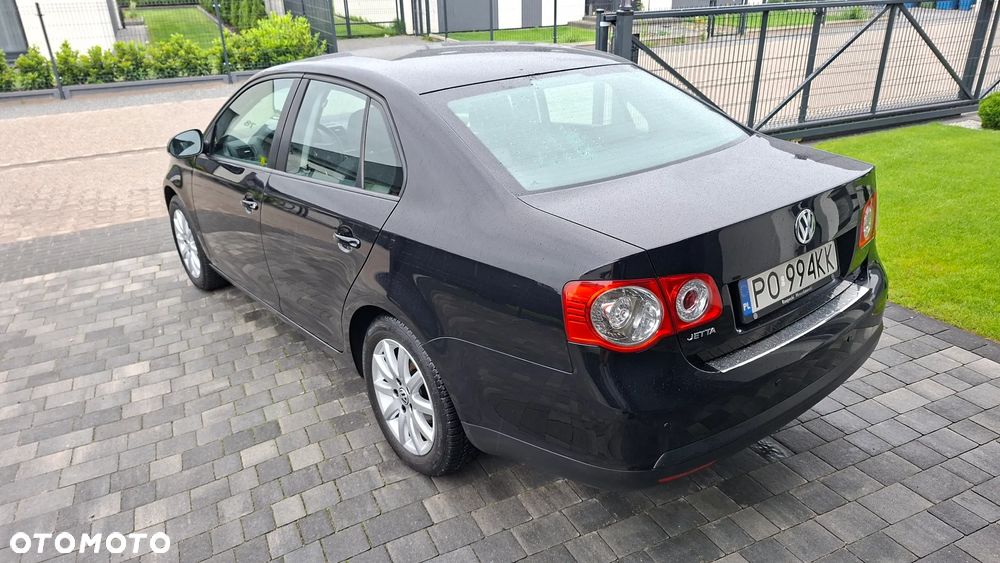 Volkswagen Jetta 1.6 Trendline - 32