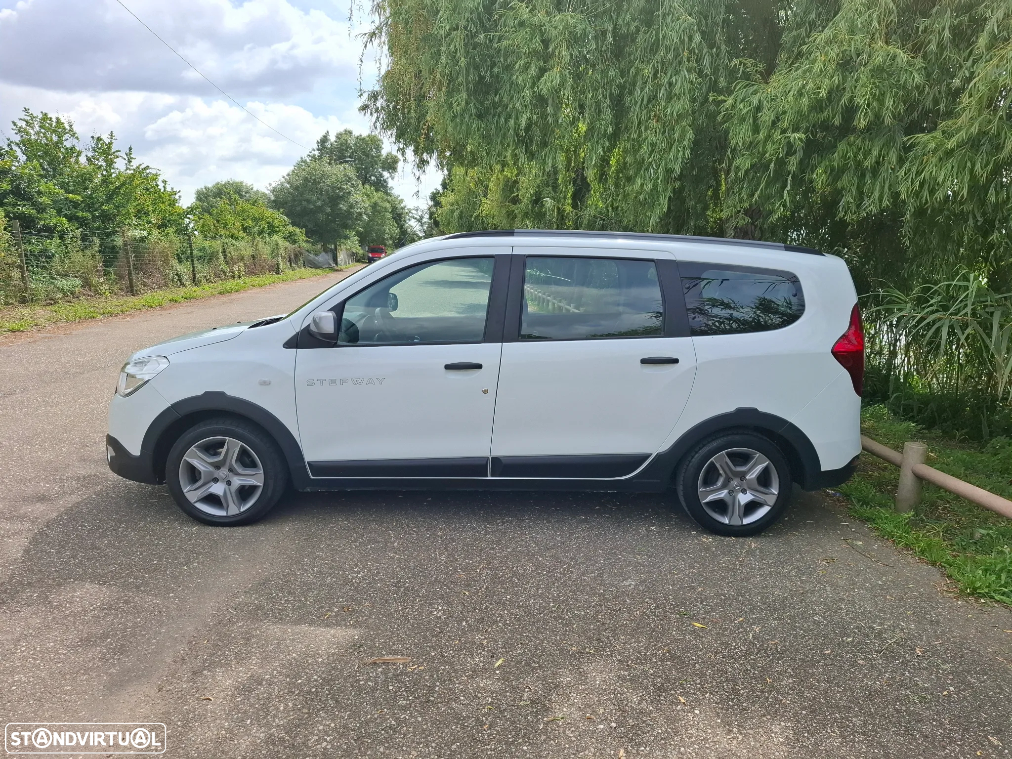 Dacia Lodgy 1.5 Blue dCi Stepway 7L - 6