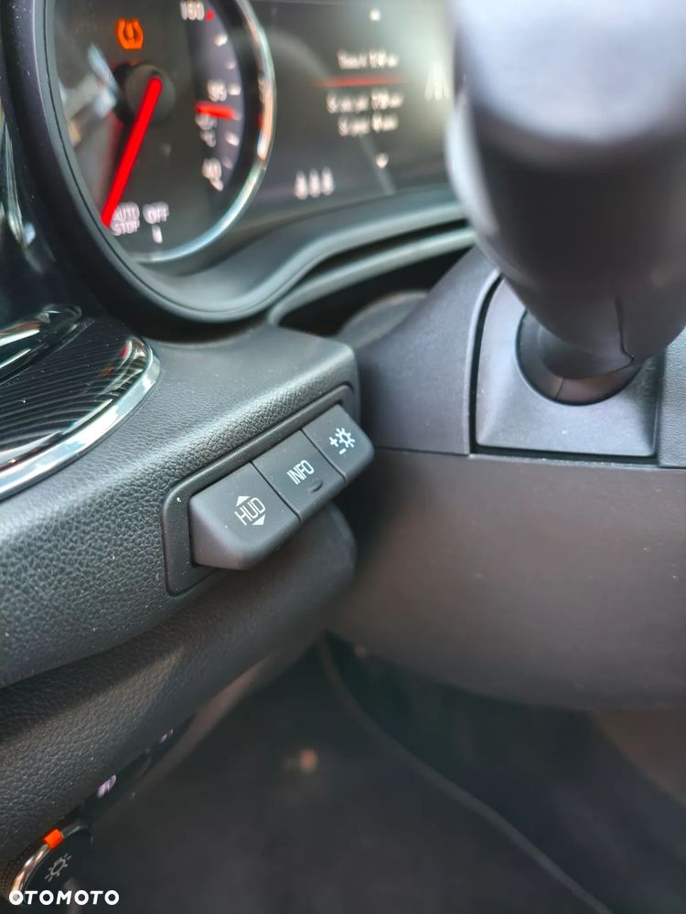 Opel Insignia - 30