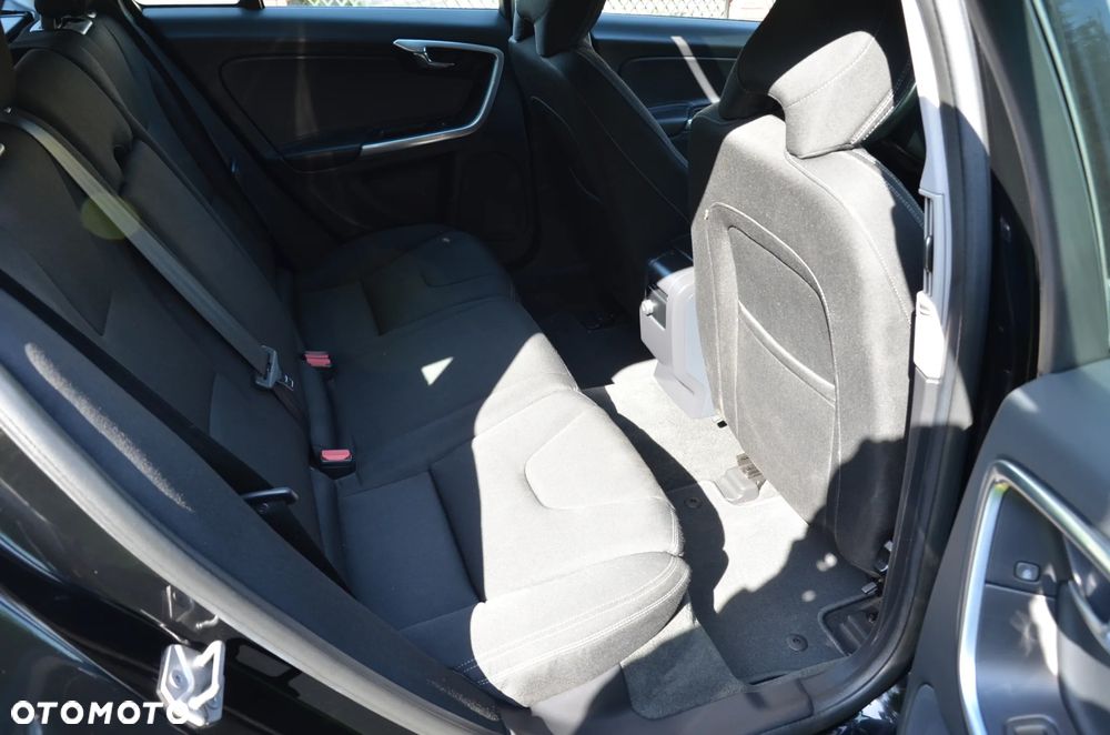Volvo V60 D4 Geartronic Momentum - 19