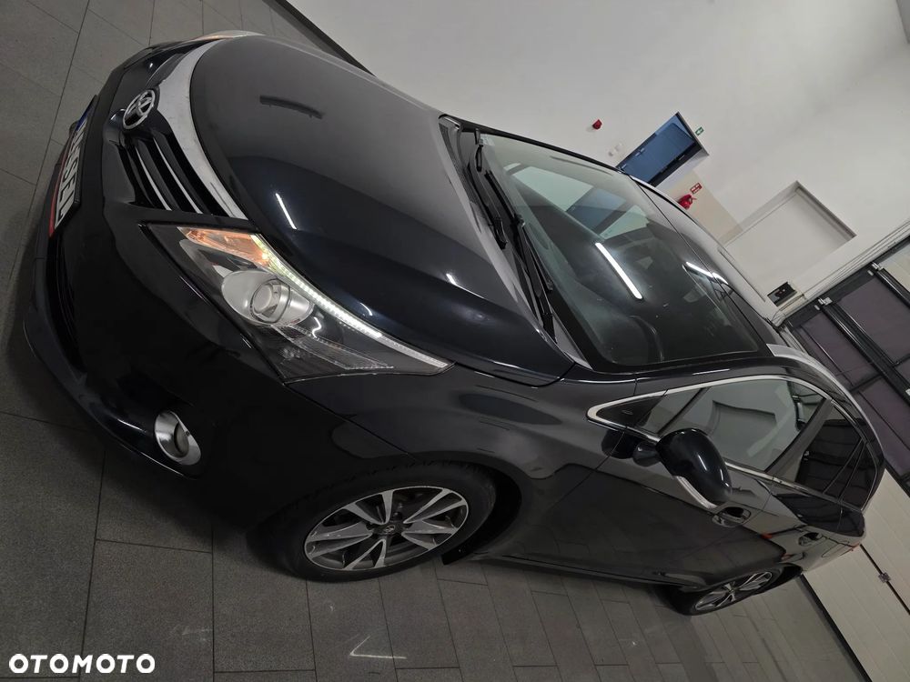 Toyota Avensis 2.0 D-4D Sol Premium - 4