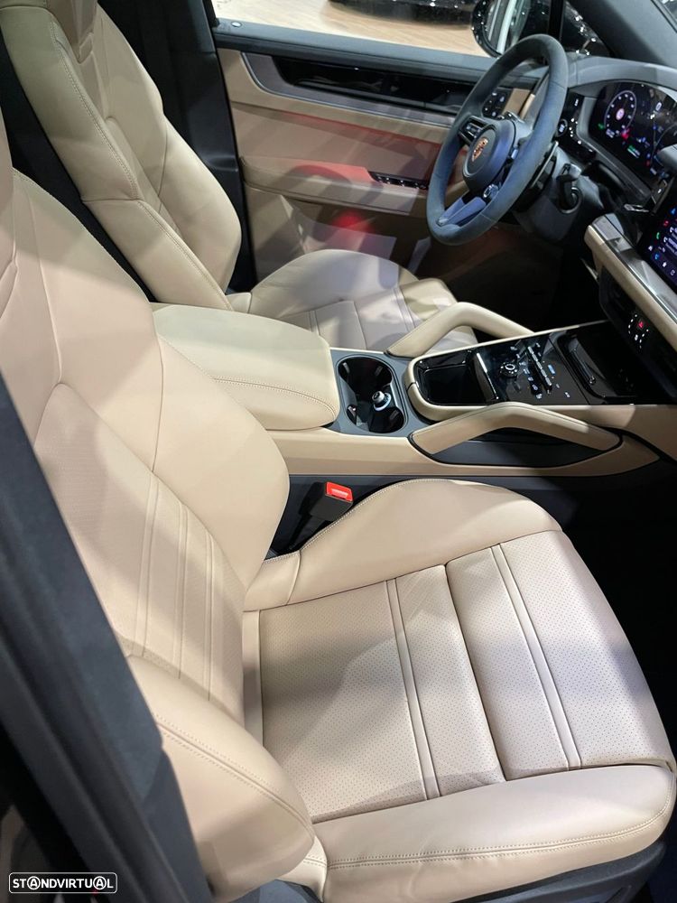 Porsche Cayenne Coupé E-Hybrid Black Edition - 43
