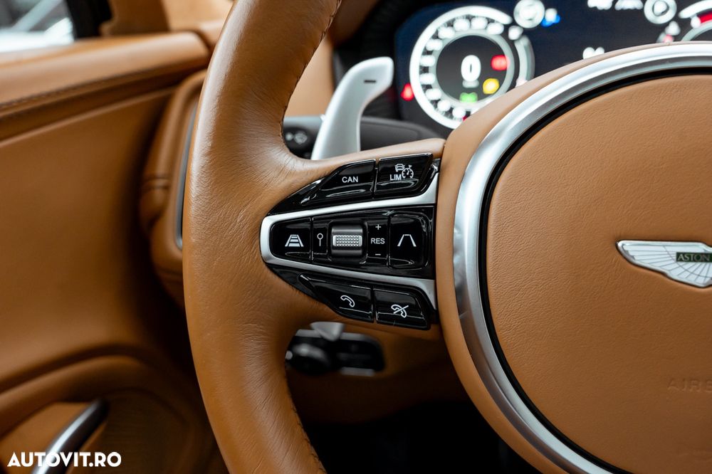 Aston Martin DBX - 33