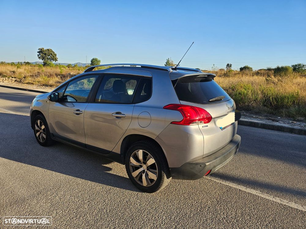 Peugeot 2008 - 8