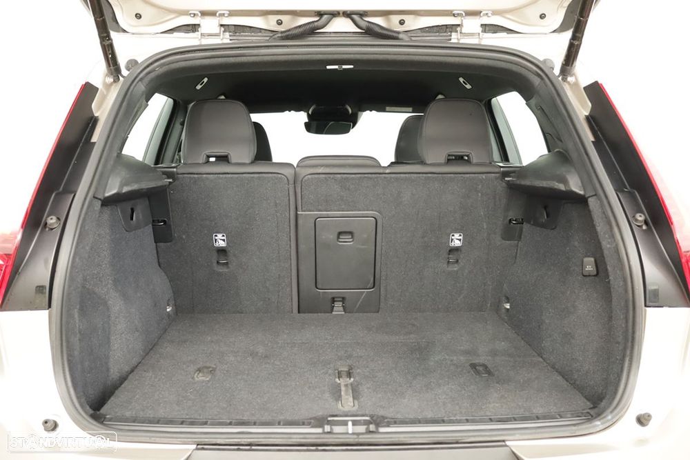 Volvo XC 40 1.5 T2 Plus Dark Auto - 24