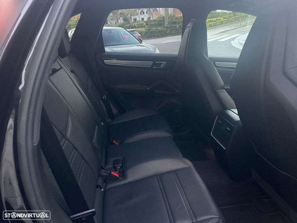 Porsche Cayenne S - 38