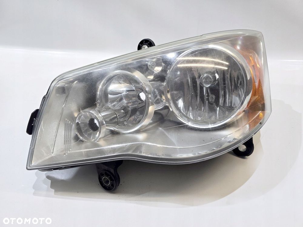 reflektor lampa przód lewy chrysler voyager town country usa 05113337ae - 3