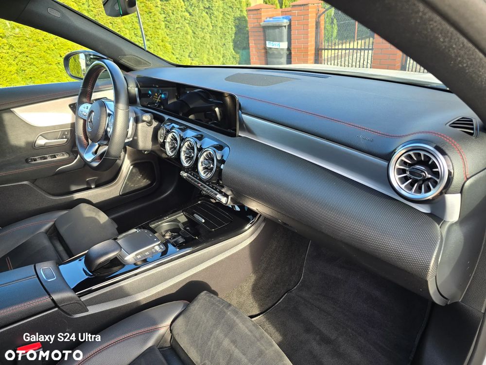 Mercedes-Benz CLA 200 7G-DCT AMG Line Advanced Plus - 26