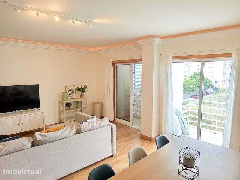 T3 Duplex na Amadora 100 m2 equipado e mobilado, 2 WCs completos - Grande imagem: 2/12