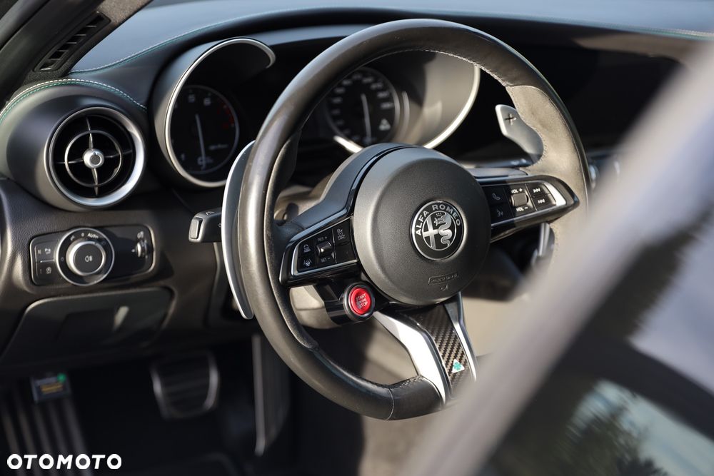 Alfa Romeo Giulia 2.9 Bi Turbo V6 Quadrifoglio - 36