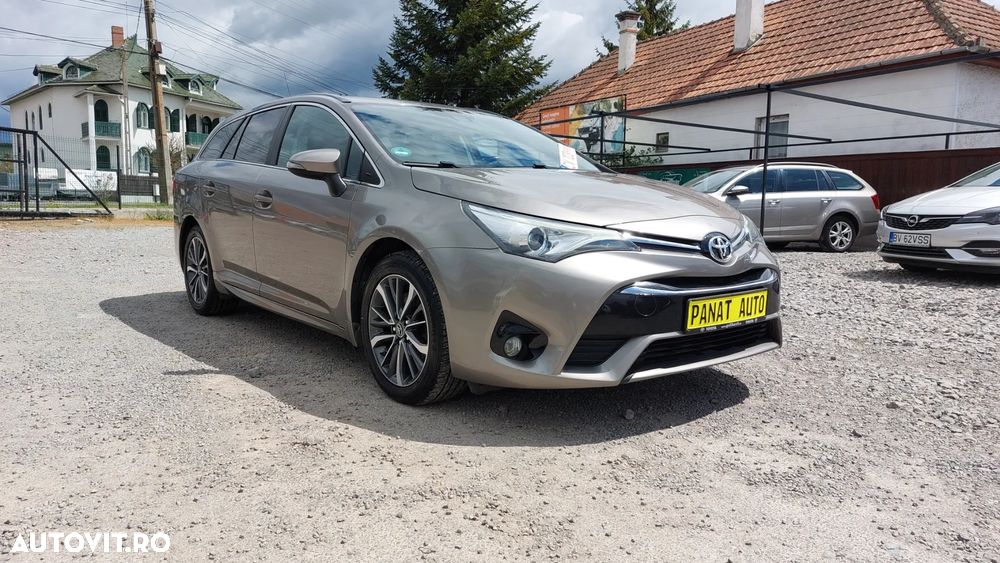 Toyota Avensis 2.0 D-4D Elegance - 3