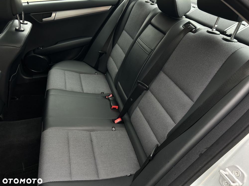 Mercedes-Benz Klasa C 180 BlueEFFICIENCY 7G-TRONIC Avantgarde - 25