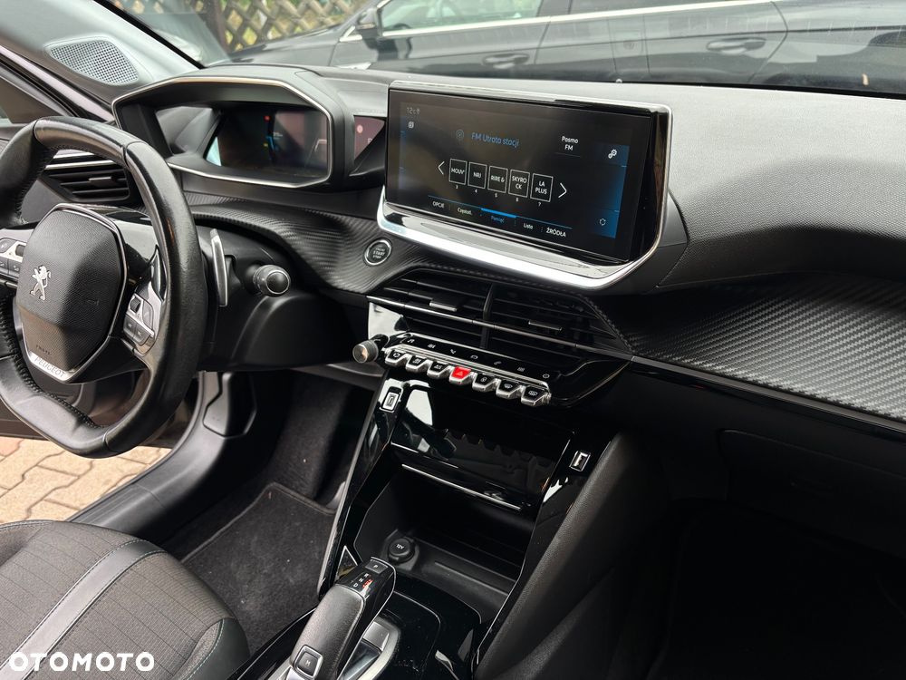 Peugeot 208 PureTech 100 EAT8 Allure - 21