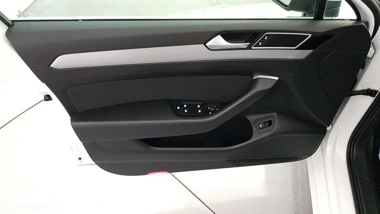 Volkswagen Passat 2.0 TSI Business DSG - 16