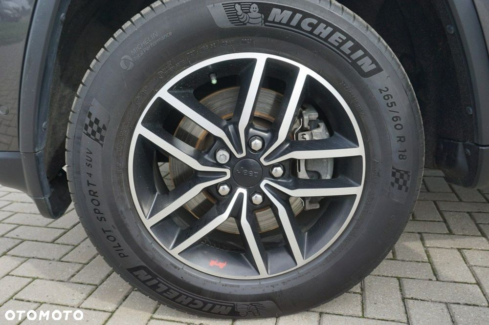 Jeep Grand Cherokee - 31