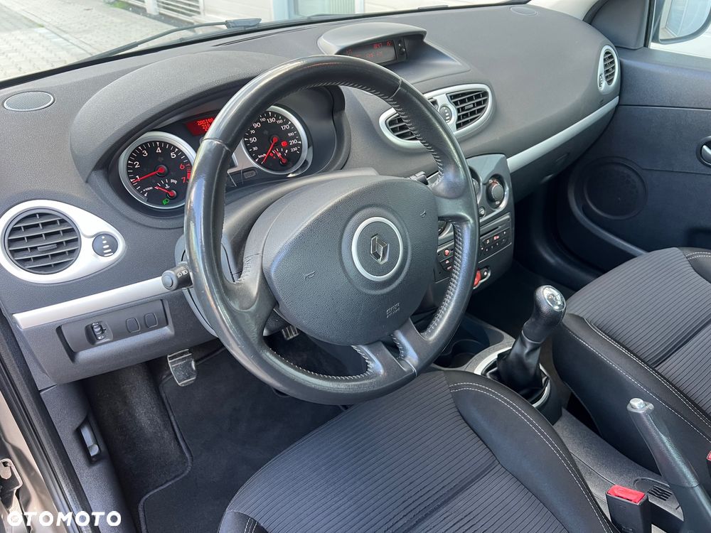 Renault Clio 1.2 16V Alize - 20