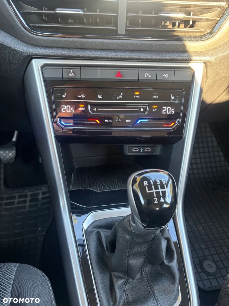 Volkswagen T-Roc 1.5 TSI Life - 17