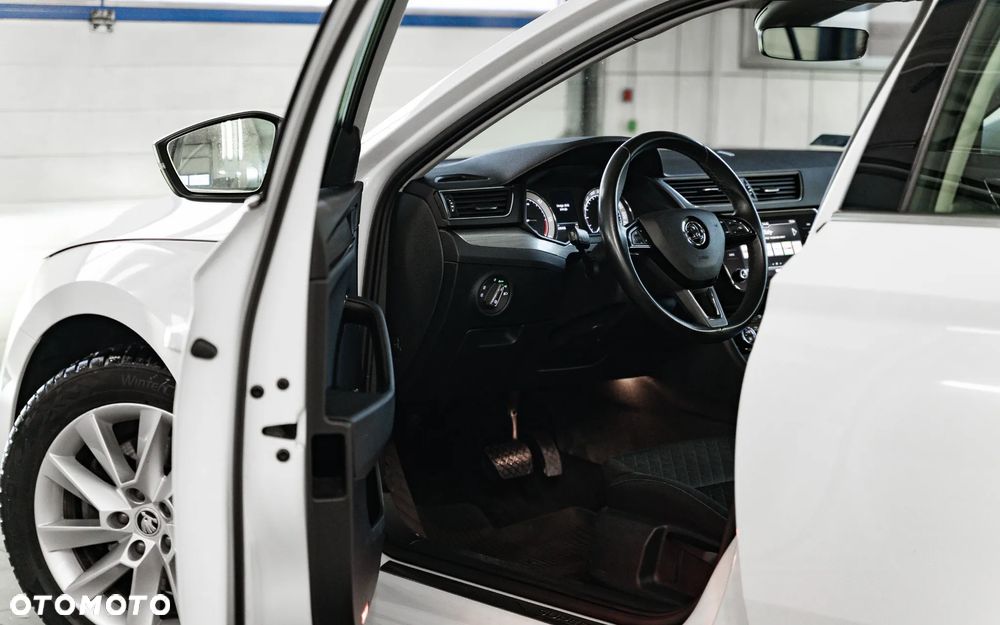 Skoda Superb 2.0 TDI Ambition DSG - 20