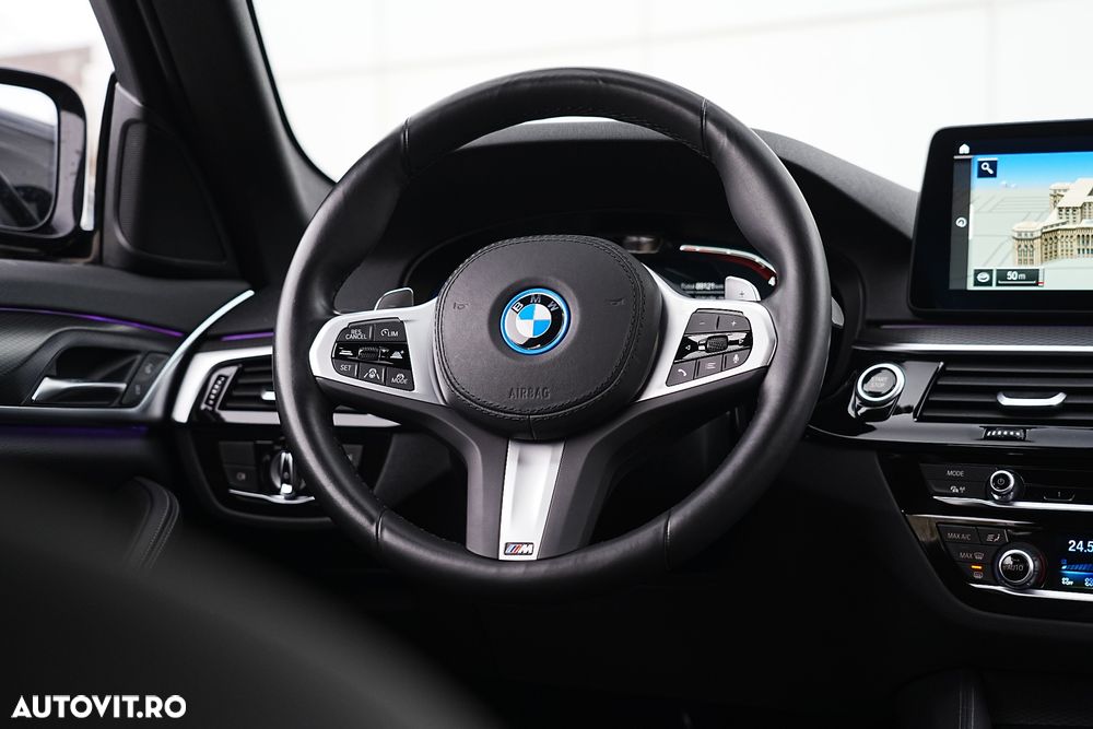 BMW Seria 5 530e xDrive Aut. - 31