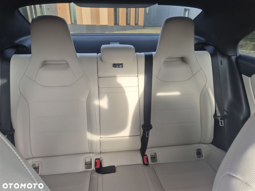 Mercedes-Benz CLA - 13