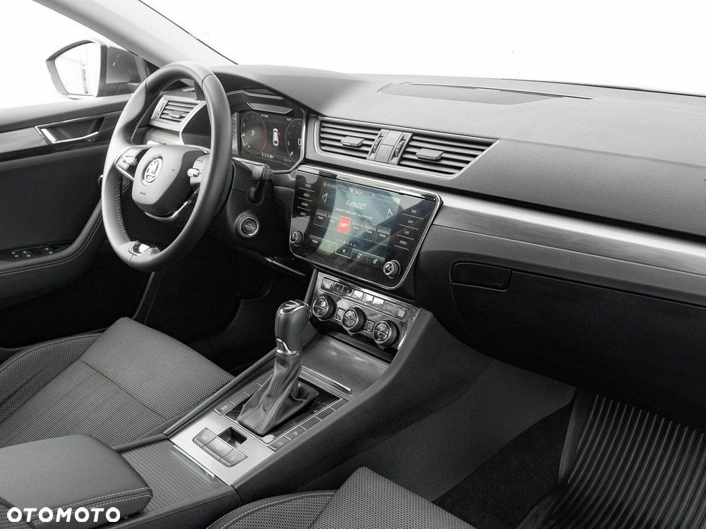 Skoda Superb 2.0 TDI SCR Style DSG - 32