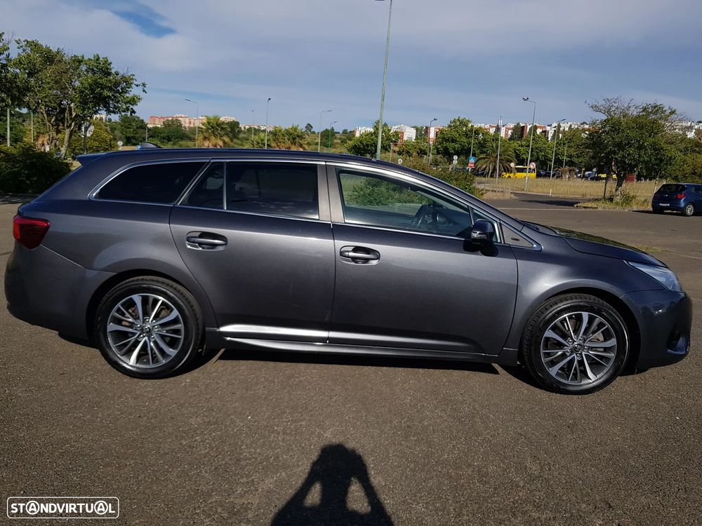 Toyota Avensis Touring Sports 2.0 D-4D Exclusive - 10